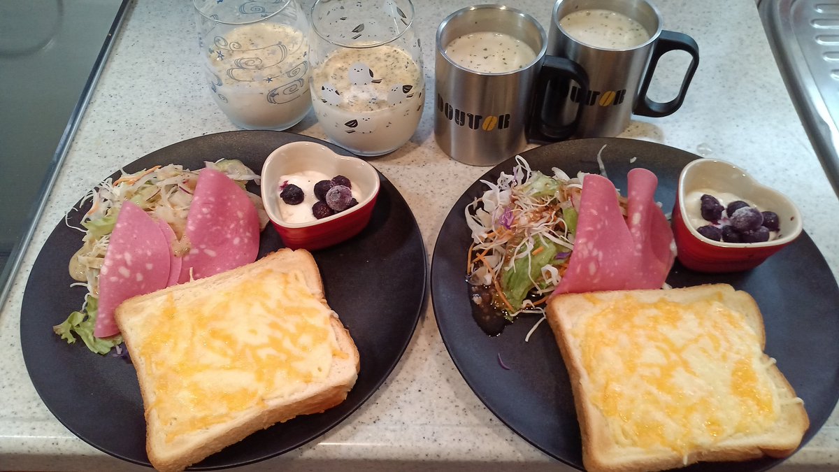 WucsJoHide's tweet photo. おはようございます👋😃☀️
今日も素晴らしい日になりますように😃✨

昨日の朝食☀️🍴
☆チーズトーストのワンプレート🍞❣️

昨日の夕食🌃🍴
☆カツ丼
☆きしめん

＊炭水化物に炭水化物でした😅
きしめん完食😋👍
カツ丼は1個を半分個
残りは今朝レンチンして頂きます🍴🙏

素敵な週末をお過ごし下さい https://t.co/4BM7cOmQbV
