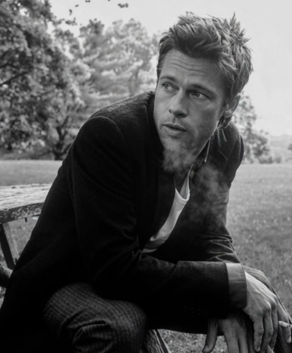 Drejaay's tweet photo. Photo by 唐尼 on July 14, 2026. May be a black-and-white image of one or more people, a beard, smoking, a suit, a cigarette, a dinner jacket, a cigar, and text. https://t.co/U5qhLu4VII