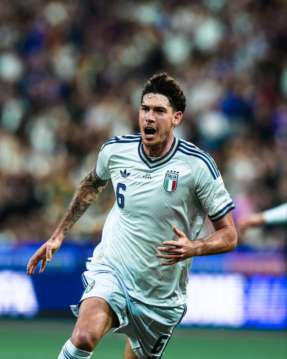 cekinggita's tweet photo. Dapet boo di banyak away game pasca insiden Kalulu, dihujat netizen soal red card yg bikin Italia gagal WC

Divonis performa turun, karir di Italia tamat, cabut dari Serie A

Eh malah nutup musim dgn dua trofi, stay di Inter, comeback Azzurri cetak 2 gol

Bastoni Mentality 🖤💙 https://t.co/mK1vMha951