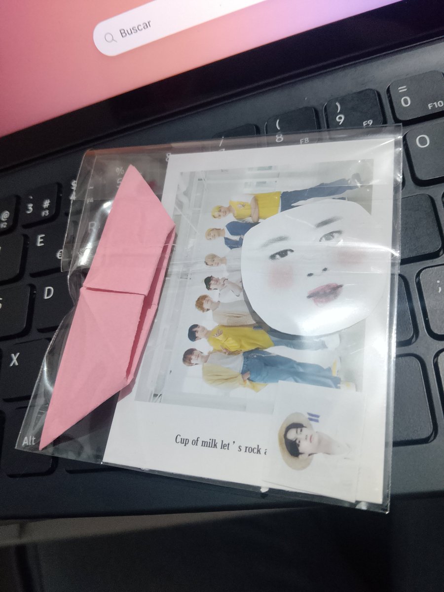 cataaayg's tweet photo. Las armys de mierda recibirán mi freebie? 😾 https://t.co/7stSu9tNw2