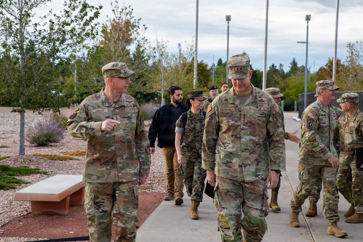 USNorthernCmd's tweet photo. .@NORADCommand and USNORTHCOM Commander, Gen. Gregory Guillot, hosted Gen. Alexus Grynkewich, @US_EUCOM Commander and @SHAPE_NATO SACEUR, at Peterson SFB for a strategic roundtable on strengthening cross-command coordination to defend the homeland. Topics included the Arctic Nexus MOA, the Nordic Bridge concept, and countering transregional narco-terrorist networks. #HomelandDefense #NordicBridge 
Read more: https://t.co/UTuTobEeNz