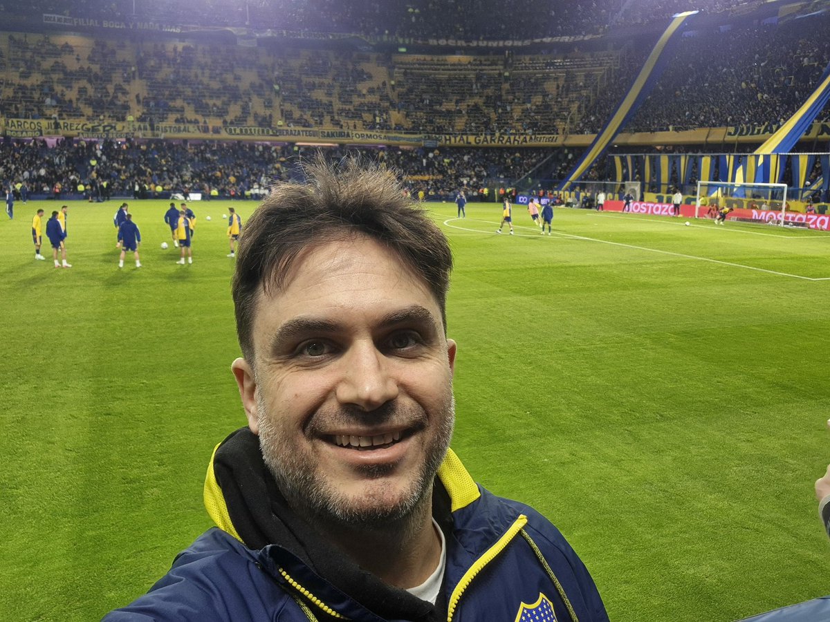 Marraxeneize's tweet photo. En La Bombonera, como siempre!!

VAMOS BOCA!!! 💙💛💙 https://t.co/nrbzO0Rp8W