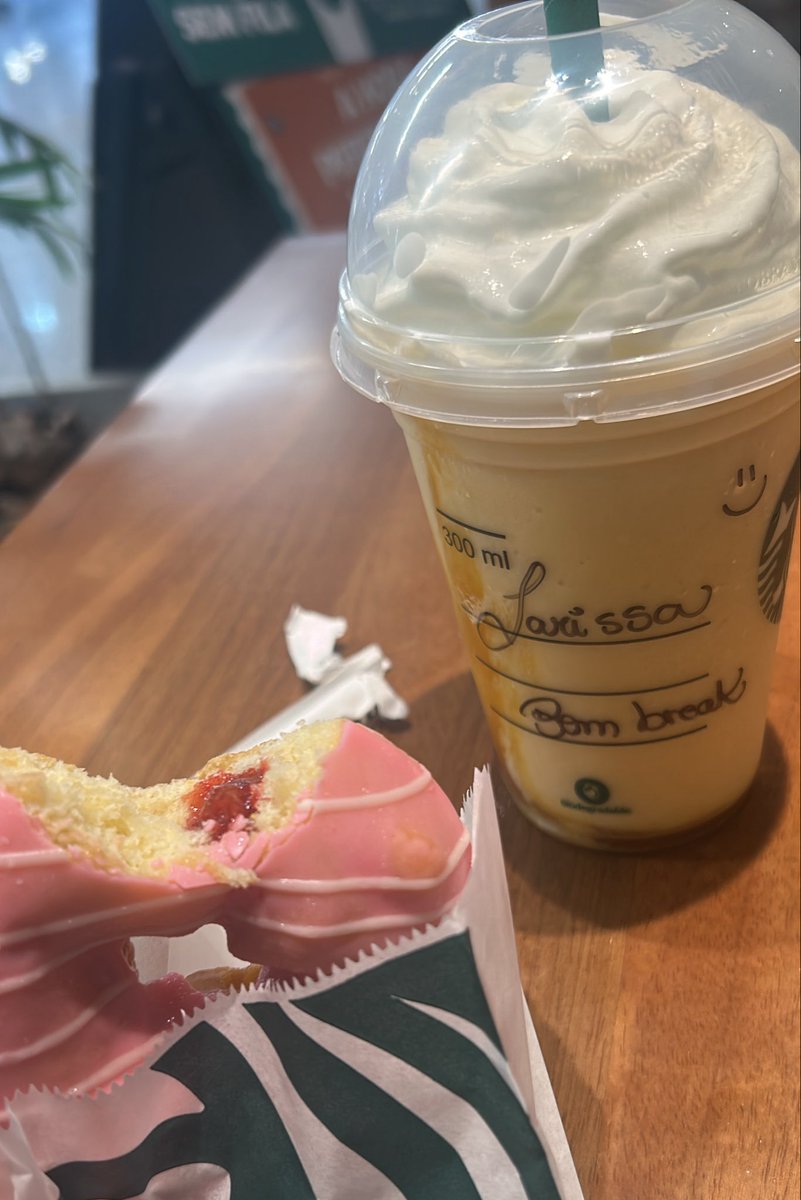 lariovski's tweet photo. estou amando ser barista https://t.co/tZlkst3jQK