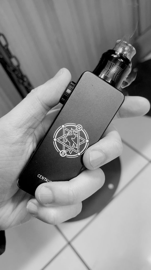 kyriexxx's tweet photo. さてと

#vape https://t.co/SzizMadanI