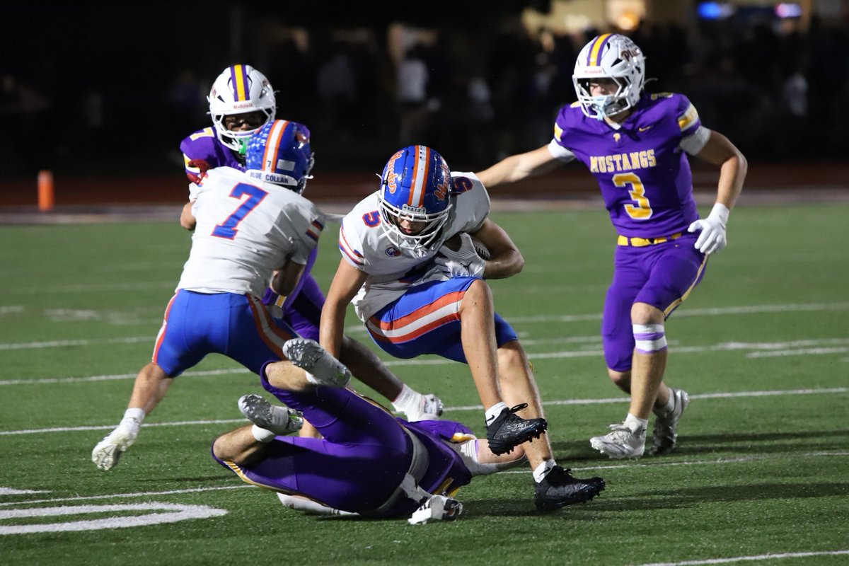 Sykotyk's tweet photo. Scenes from the first half between the Plum Mustangs and the Armstrong Riverhawks. #36 @PaFootballNews @wpial7 @PFNBackyard @PlumAthletics https://t.co/GmjGYhEifz
