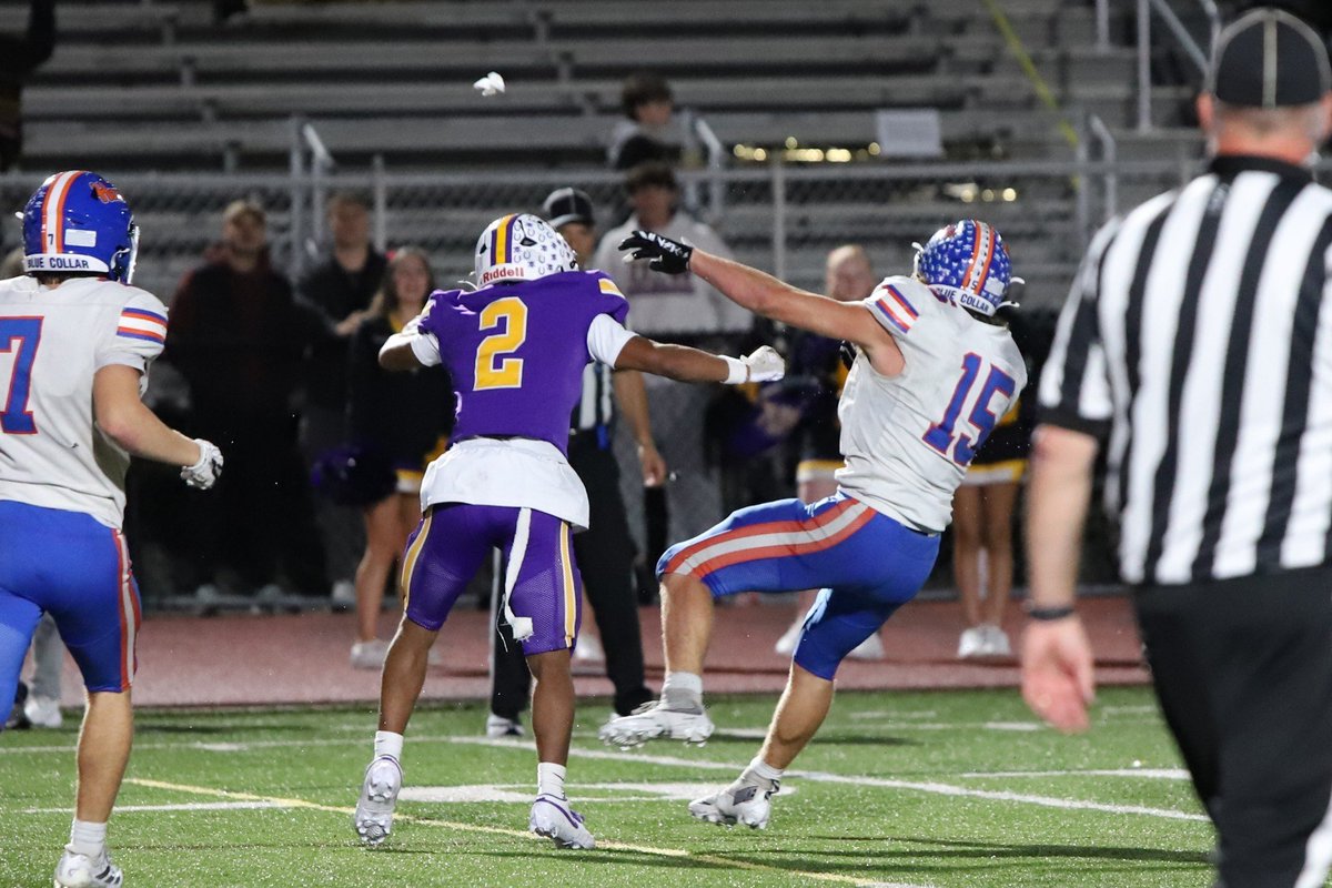 Sykotyk's tweet photo. Scenes from the first half between the Plum Mustangs and the Armstrong Riverhawks. #36 @PaFootballNews @wpial7 @PFNBackyard @PlumAthletics https://t.co/GmjGYhEifz
