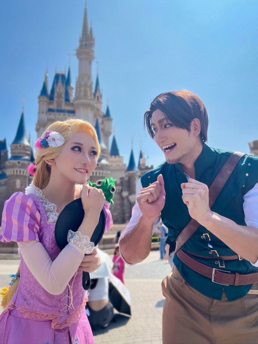 sabat_cosplay's tweet photo. せっかくなのでランドで撮ったラプフリの写真も見てください✌️🐭🏰👑 https://t.co/ErvPGsh2lg