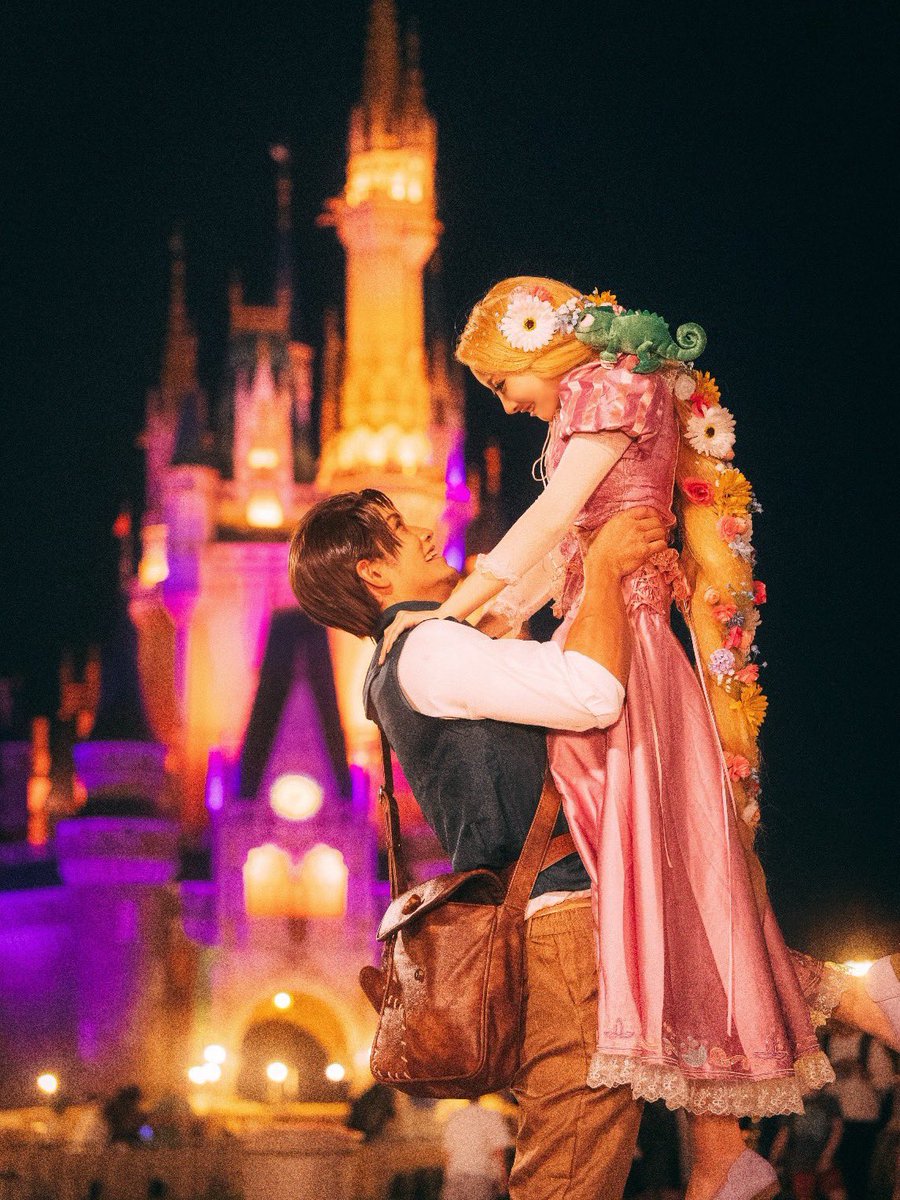 sabat_cosplay's tweet photo. せっかくなのでランドで撮ったラプフリの写真も見てください✌️🐭🏰👑 https://t.co/ErvPGsh2lg