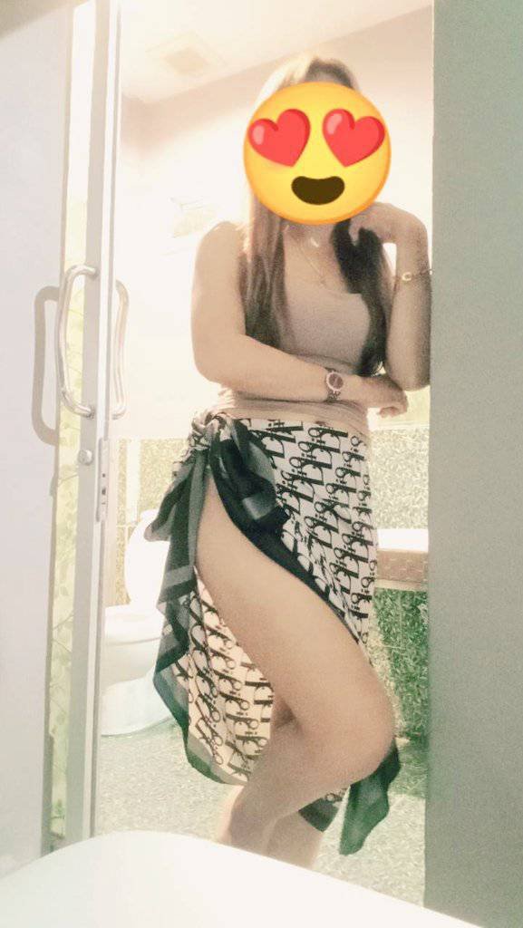RolandaLuseq's tweet photo. ”ตอนแรกก็ไม่เชื่อ จนกระทั่งลองใช้เอง... ไอเทมลับที่บิวตี้บล็อกเกอร์เกาหลีโหวตให้เป็นอันดับ 1!“ 🦋 ครีมกันแดดเนื้อซูเฟล่ บางเบา คุมมันนาน 🌤🧀💚#ซอยวัดศรีวารีน้อย #ซอยมอหัวเฉียว ไลน์0631855399 https://t.co/oI7VJ2bxkv