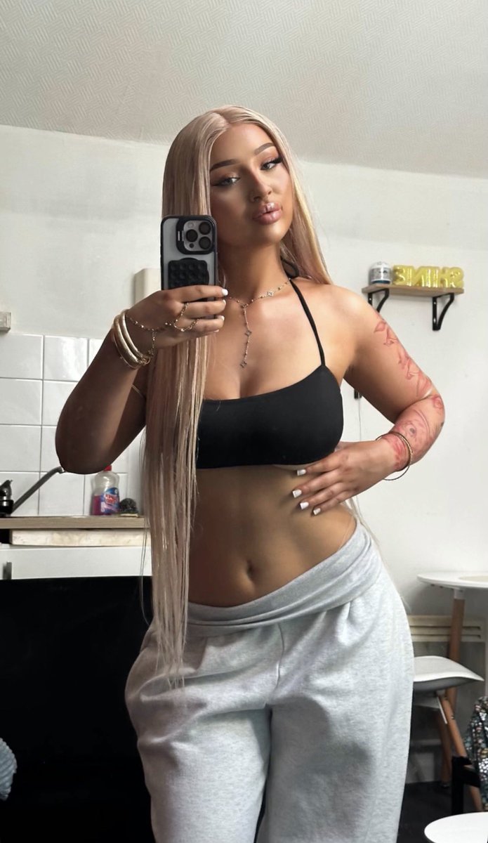 Shelsea92ii's tweet photo. Baddies 💋 https://t.co/WcsIXsjM6q