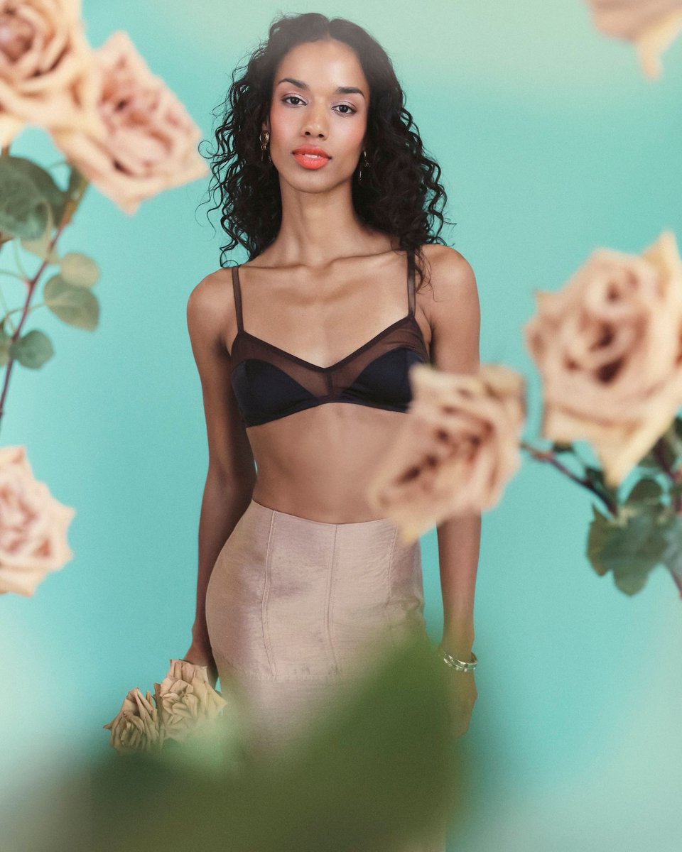 JanesVanity's tweet photo. Basking in the sunny Autumnal splendor. 🍂 Shop Araks > https://t.co/jBBNRahK0R https://t.co/Rn2HXU7g6s