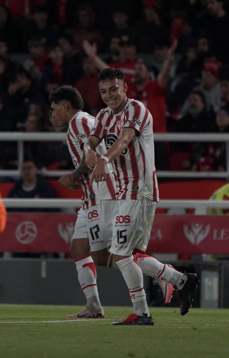 SangreGloriosa's tweet photo. NO SE QUE PORONGA BAILARAN EN NEGROS AIRES, PERO EN ESTA CIUDAD SE BAILA 4️⃣CUARTETO4️⃣ SALUDOS COLA FACIL @Independiente https://t.co/zSFZuXwfGV