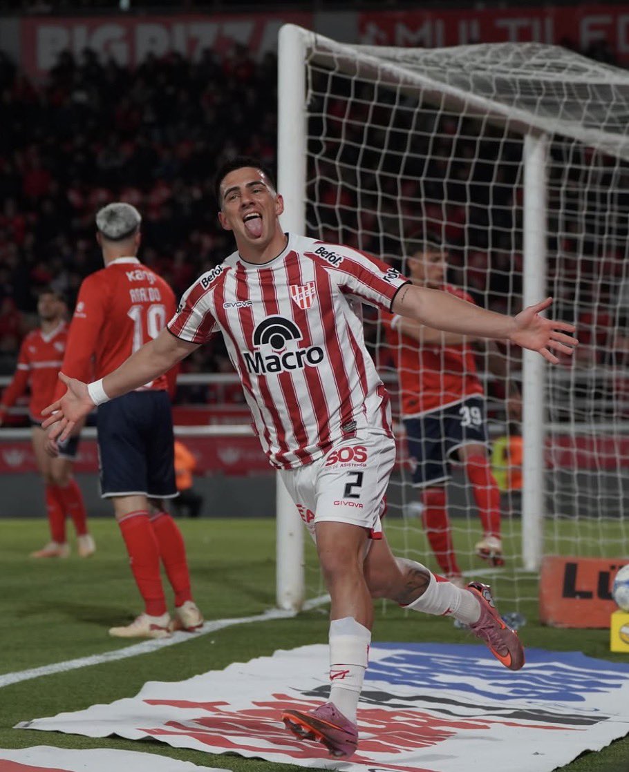 SangreGloriosa's tweet photo. NO SE QUE PORONGA BAILARAN EN NEGROS AIRES, PERO EN ESTA CIUDAD SE BAILA 4️⃣CUARTETO4️⃣ SALUDOS COLA FACIL @Independiente https://t.co/zSFZuXwfGV