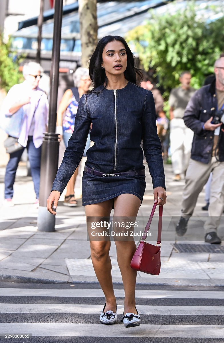 supriyafiles's tweet photo. Supriya Ganesh arrives to the Casablanca fashion show during Paris Fashion Week 💙✨ https://t.co/GMzYDL6K3V