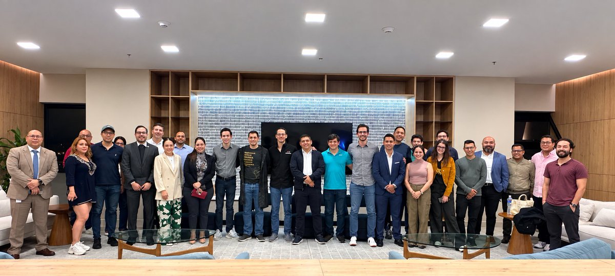 cnbshonduras's tweet photo. La #CNBS participó en la primera reunión de la Asociación Hondureña de Activos Digitales (AHAD), fortaleciendo el diálogo con actores vinculados a la innovación financiera, activos virtuales y nuevas tecnologías.
Participamos en espacios de intercambio para comprender los retos y oportunidades de la transformación digital.
#InnovaciónFinanciera #CNBS
