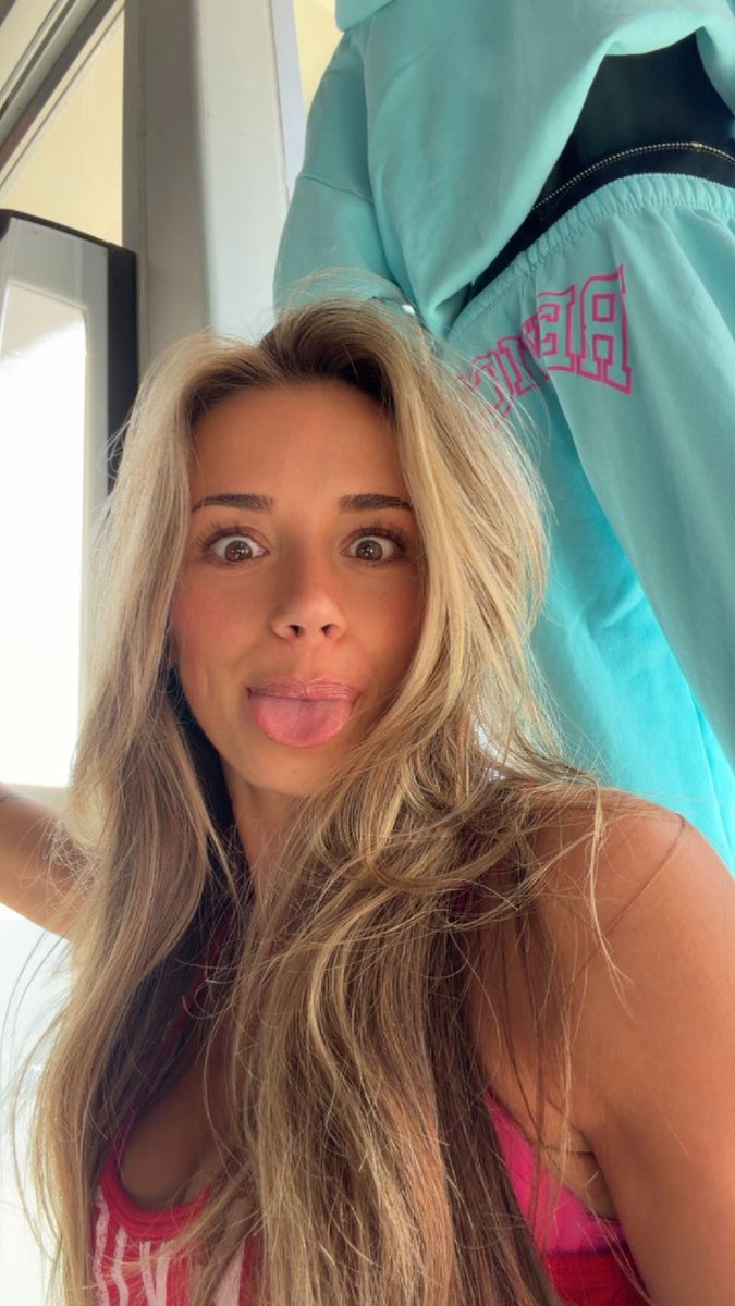 terralbaby's tweet photo. I think my fav part about calling you a loser and letting you know how fucked your life is that you take it like a bitch every time purely because you know I'm better than you and you deserve it 😜

being a (hot and talented) bully makes me horny ✨ https://t.co/rh5OslZnk6