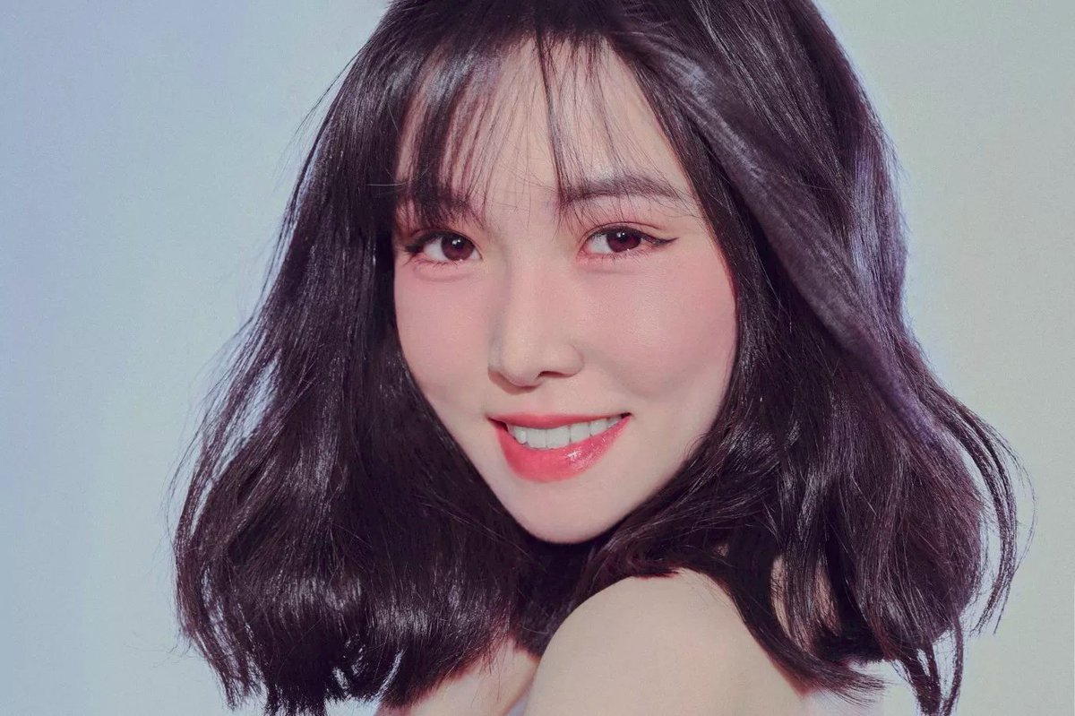 TOP100KPOP's tweet photo. Happy 29th birthday to YUJU! 🥳🎉 https://t.co/mmkQz1dqmo