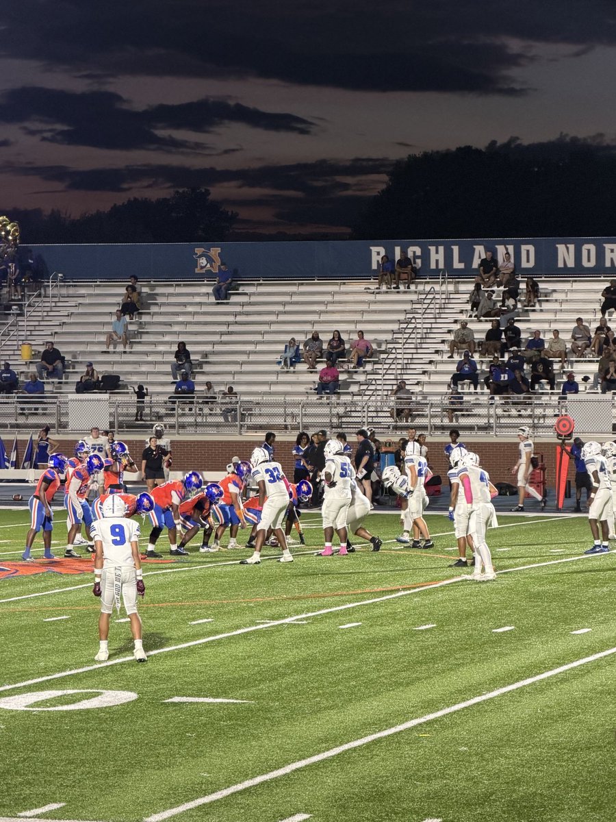 Sabrina_suber's tweet photo. Enjoying a little Friday night football!  Go RNE Cavaliers 🧡💙🧡💙 https://t.co/csWFPaG9IT