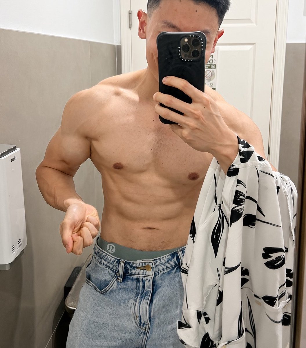 MasterKevMuscle's tweet photo. In the mood for a drain 😈 I’m going to fuck you up 🫰 https://t.co/OIrvUutgFb