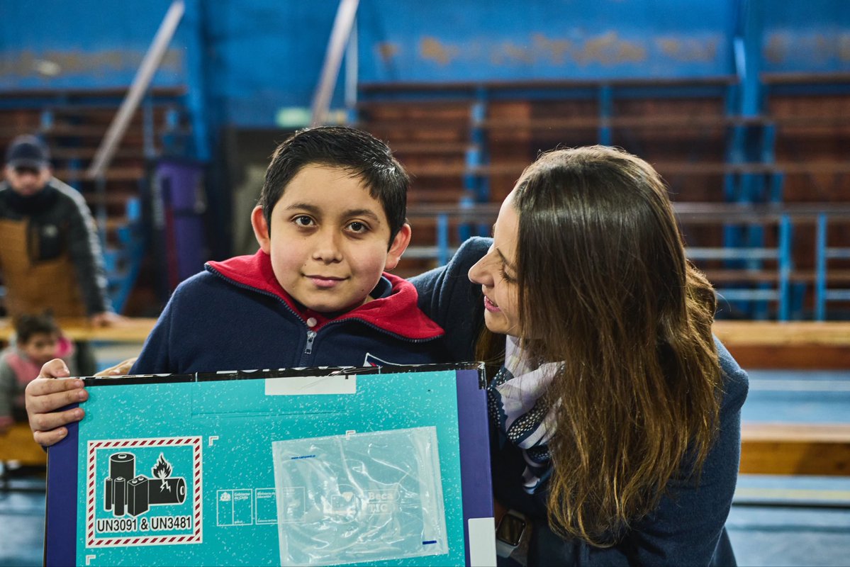 Carla_Amtmann's tweet photo. “Mi sobrina aún lo tiene, se lo dieron hace cinco años y sirve un montón” 

“No es un simple notebook, son oportunidades y herramientas”

Y así cientos de comentarios de vecinos de #Valdiviacl

Espero,de todo corazón,  que el Gobierno no elimine este importante programa. https://t.co/9P0ocn1RfS