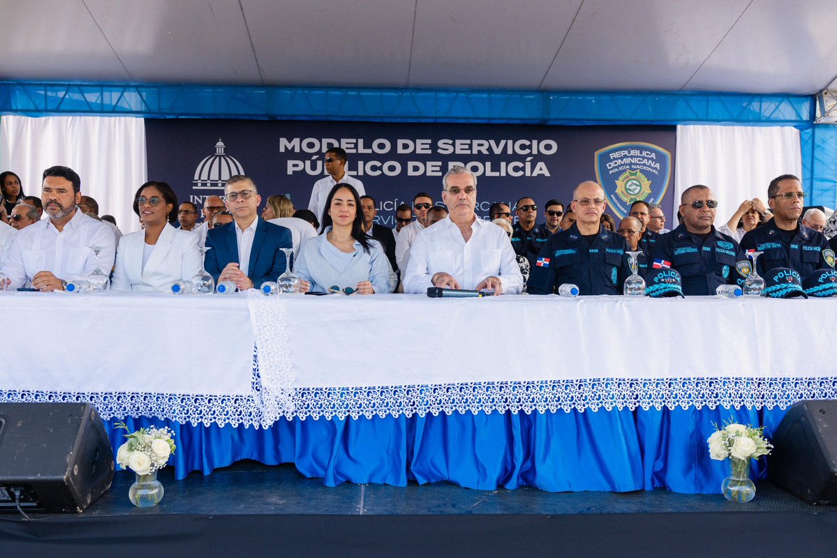 FelixReynaE's tweet photo. El presidente @LuisAbinader deja iniciado en Higüey, La Altagracia, el nuevo patrullaje en la región Este: 990 agentes entrenados y equipados en 84 cuadrantes y 39 corredores para fortalecer la prevención y la seguridad. https://t.co/F5Wuur63Bc