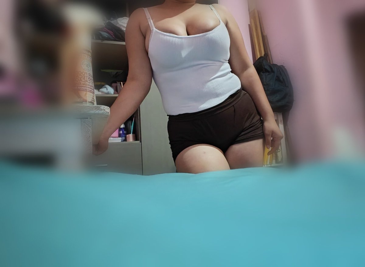 pareja22tab's tweet photo. Terminando de lavar y limpiar mi cuartito creo que me merezco una michelada🤭🤭🤭❤️🥵 https://t.co/myhlLHXAm9