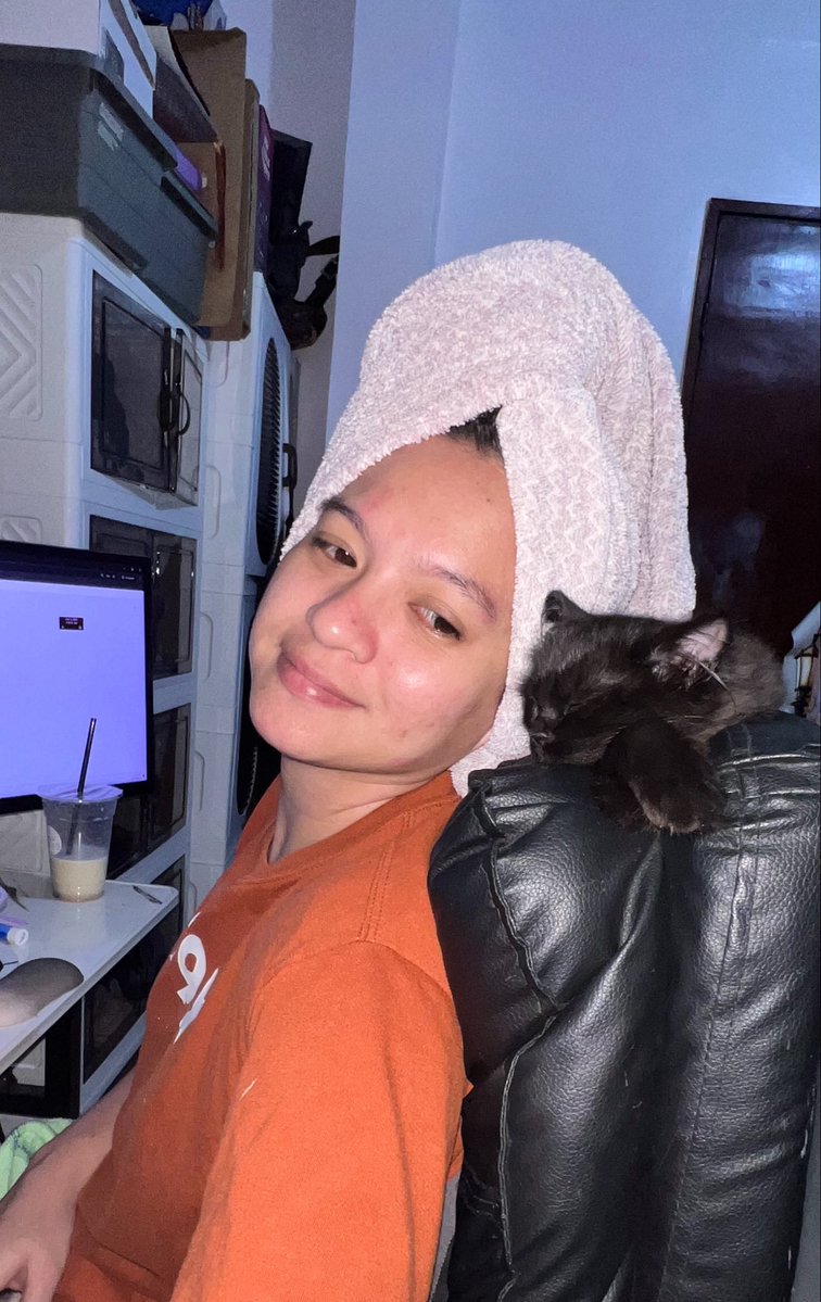 yorugid's tweet photo. Niki and Lucky 😻😻😻 https://t.co/q4MQQzRf3q