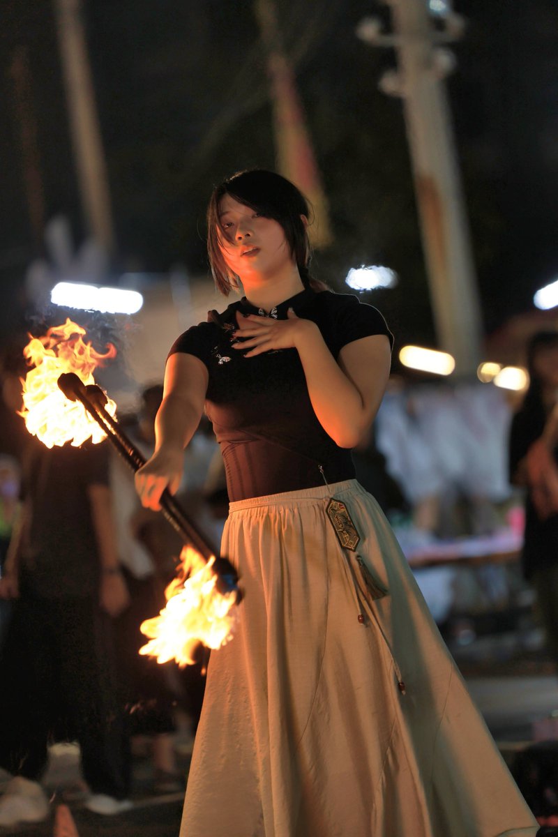 ChiHsuChen's tweet photo. 20261002 柔焰舞者簡廷祐 × 瘋焰表演工作室|台南大東東夜市
@firefrenzy_studio
@_ray.yyyyy
@lynnlan0.0
@cheng_n14
@kirin_501
@boss1999_0621
#canonr6markiii #firedance #火舞 #瘋焰工作室 #柔焰舞者簡廷祐softflame https://t.co/WCBAodJwMD