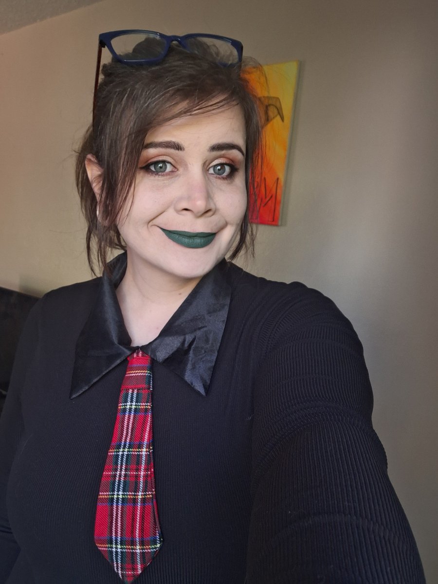 Nod4Booty's tweet photo. HEY TEACHER! #selfies #makeup #pinkfloyd #bowtie #alternative https://t.co/bv5YuiTbvt