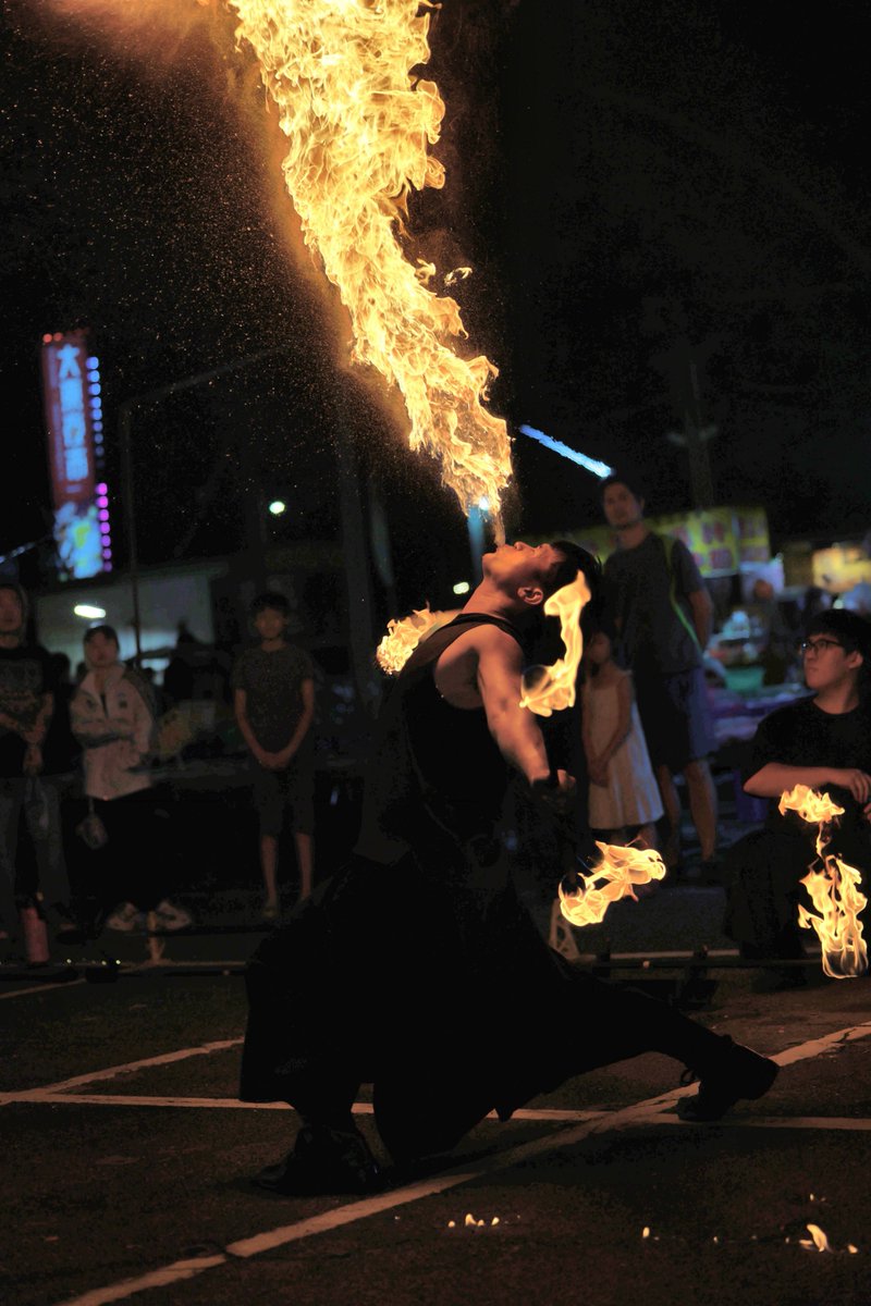 ChiHsuChen's tweet photo. 20261002 柔焰舞者簡廷祐 × 瘋焰表演工作室|台南大東東夜市
@firefrenzy_studio
@_ray.yyyyy
@lynnlan0.0
@cheng_n14
@kirin_501
@boss1999_0621
#canonr6markiii #firedance #火舞 #瘋焰工作室 #柔焰舞者簡廷祐softflame https://t.co/WCBAodJwMD