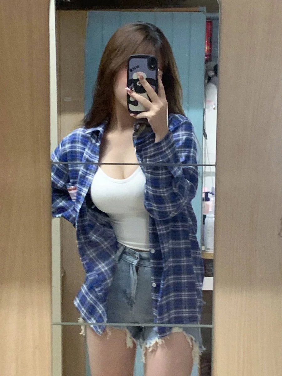 katherine79nb4's tweet photo. 早上8.16！！！新拍的照片

有人想锐评一下我自己19的福嘛 🥹       

真心给福（人机不要来）   

真没有🚪  流言 1 我真的给呀 https://t.co/0S3A1tZ3S8