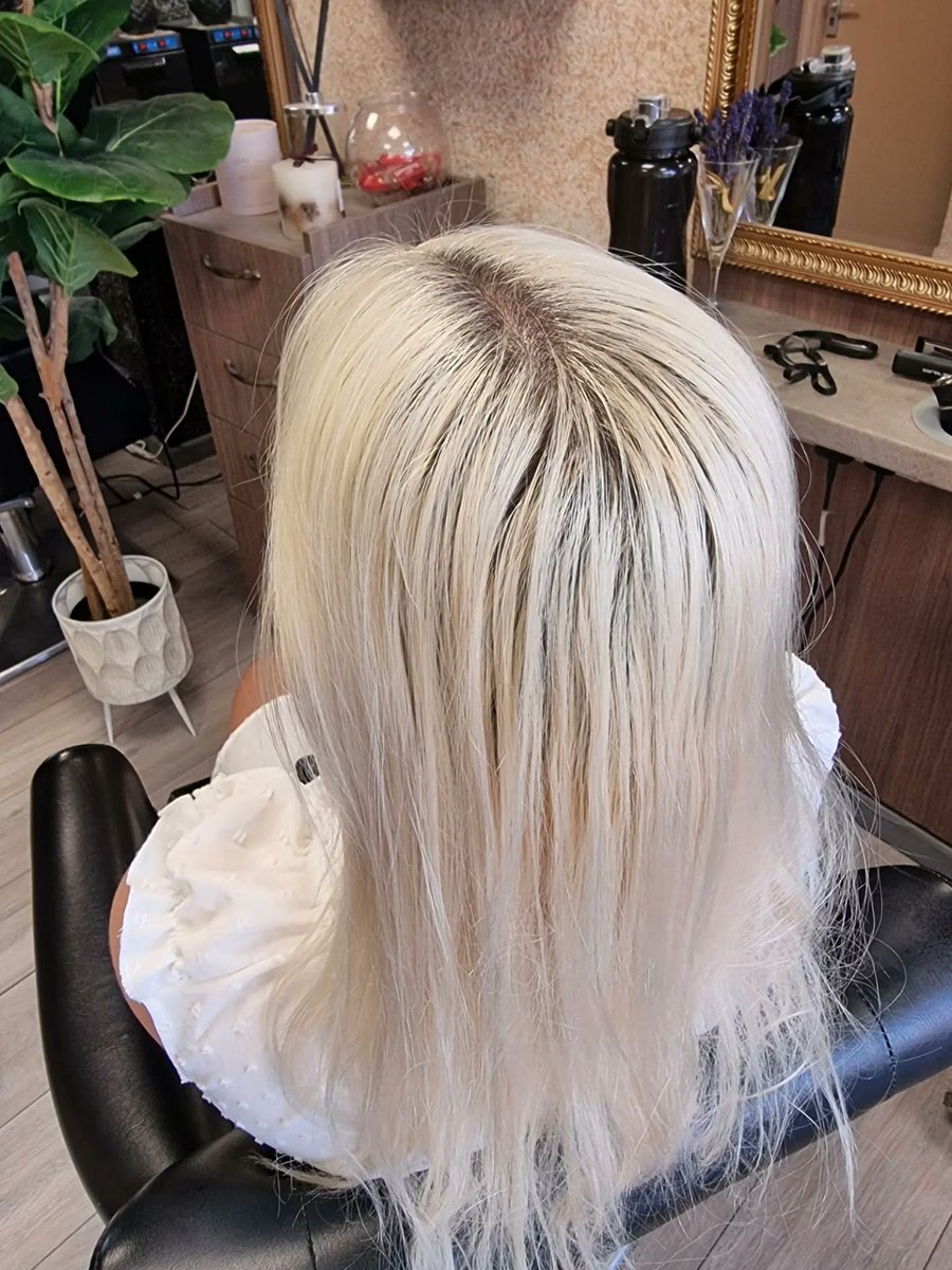 DamlaTopcu_'s tweet photo. Bright bleached blonde... https://t.co/llBOTkf9js