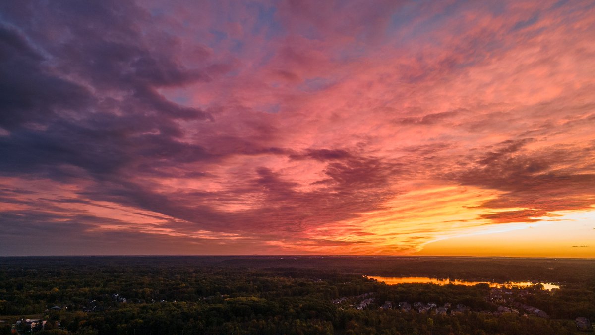 HomeInTwo's tweet photo. One amazing sunset over @AuroraOH1 this evening. 🔥
#sunset #dronephotography
#AuroraOH https://t.co/oOFC2QiB44