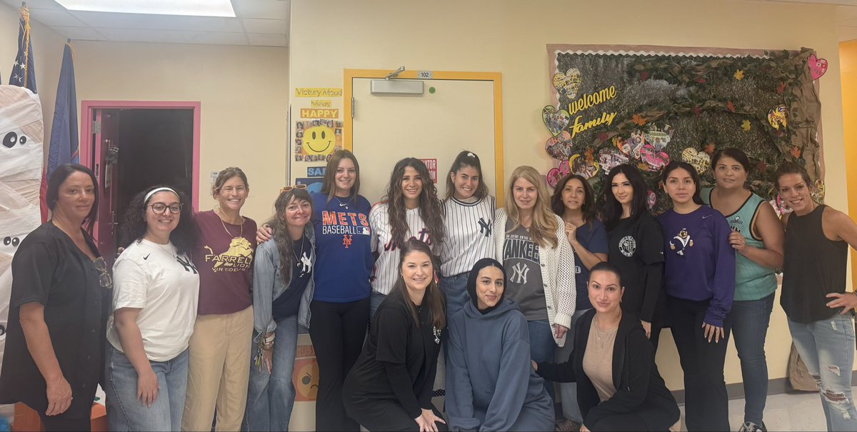D31BeeHiveSI's tweet photo. ⚾️❤️ Fun Friday was a home run! ⚾️Victory students and staff showed off their team spirit for Baseball Jersey Day! #funfriday #teamspirit #d31prekistheplaceto🐝
@DJacobsen920 @AP_JelaniMiller @CSD31SI @NYCSchools @DocPalton https://t.co/VkREZ5fUn5