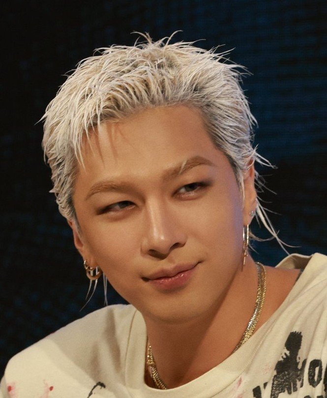xxxibstay's tweet photo. taeyang looking like a cool anime character he's so beautiful https://t.co/aJRkQ9haT3