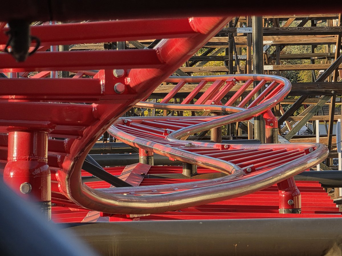 FiredUpCoug's tweet photo. At Lagoon tonight.

Let’s see how well you all know the park.

I’m going to post close-up photos of different rides, and you have to guess which ride they’re from.

We’ll start with an easy one.

What ride is this? https://t.co/KufGjRlwwQ