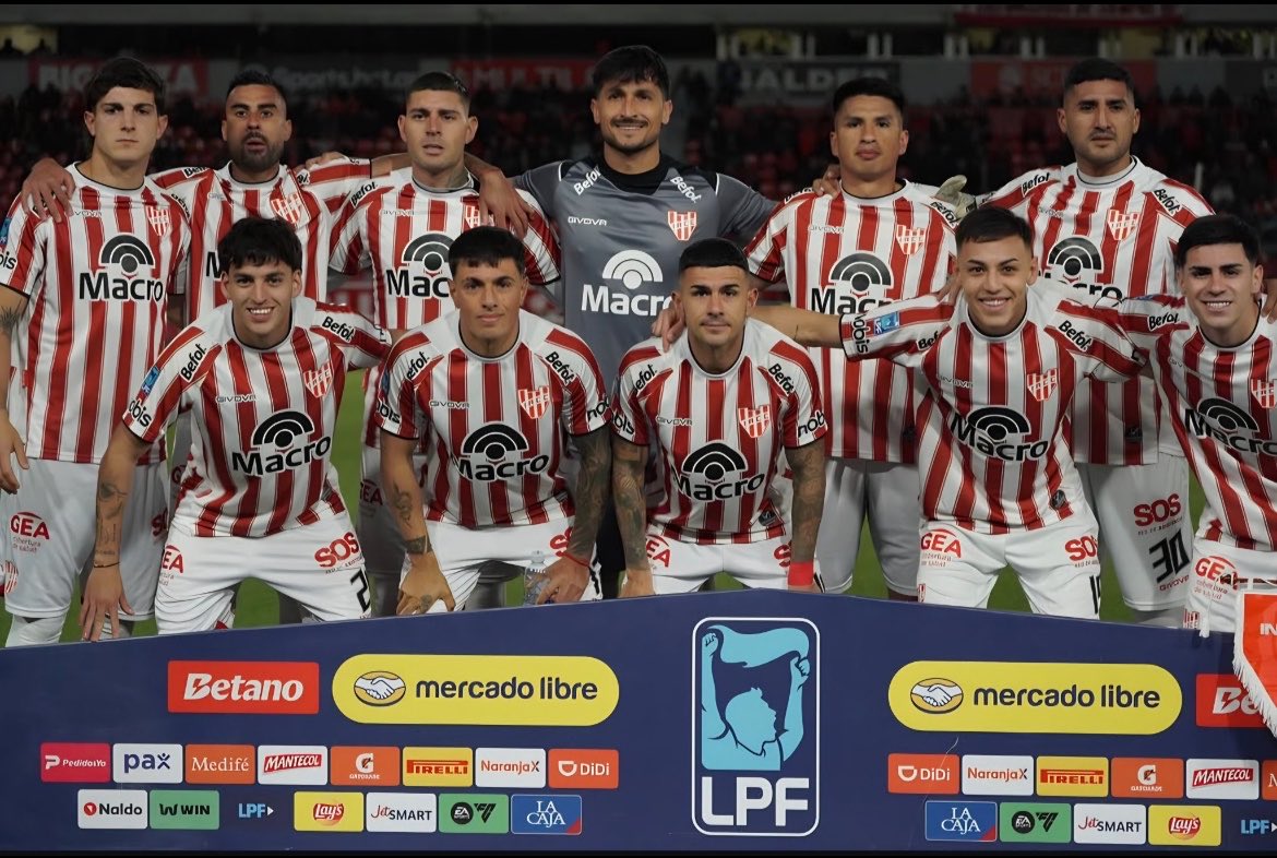 Jereo14's tweet photo. el mejor jugador en instituto hoy fue el EQUIPO,los huevos que tienen https://t.co/ByOydc9SS8