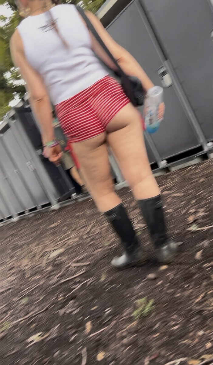 Gokrqud's tweet photo. ACL Weekend Cap Fest #Creepshot #candid #candids #oc #atx #acl https://t.co/HuBoikoJMK