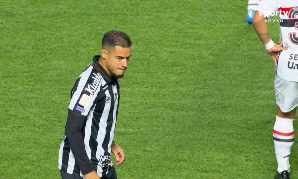 GiganteDaC0lina's tweet photo. Coutinho em campo pelo Santos.

Que dê tudo errado na sua carreira, jogador mentiroso e traidor. Sempre estarei torcendo pelo seu pior. Judas. https://t.co/WVGcz0JZdQ