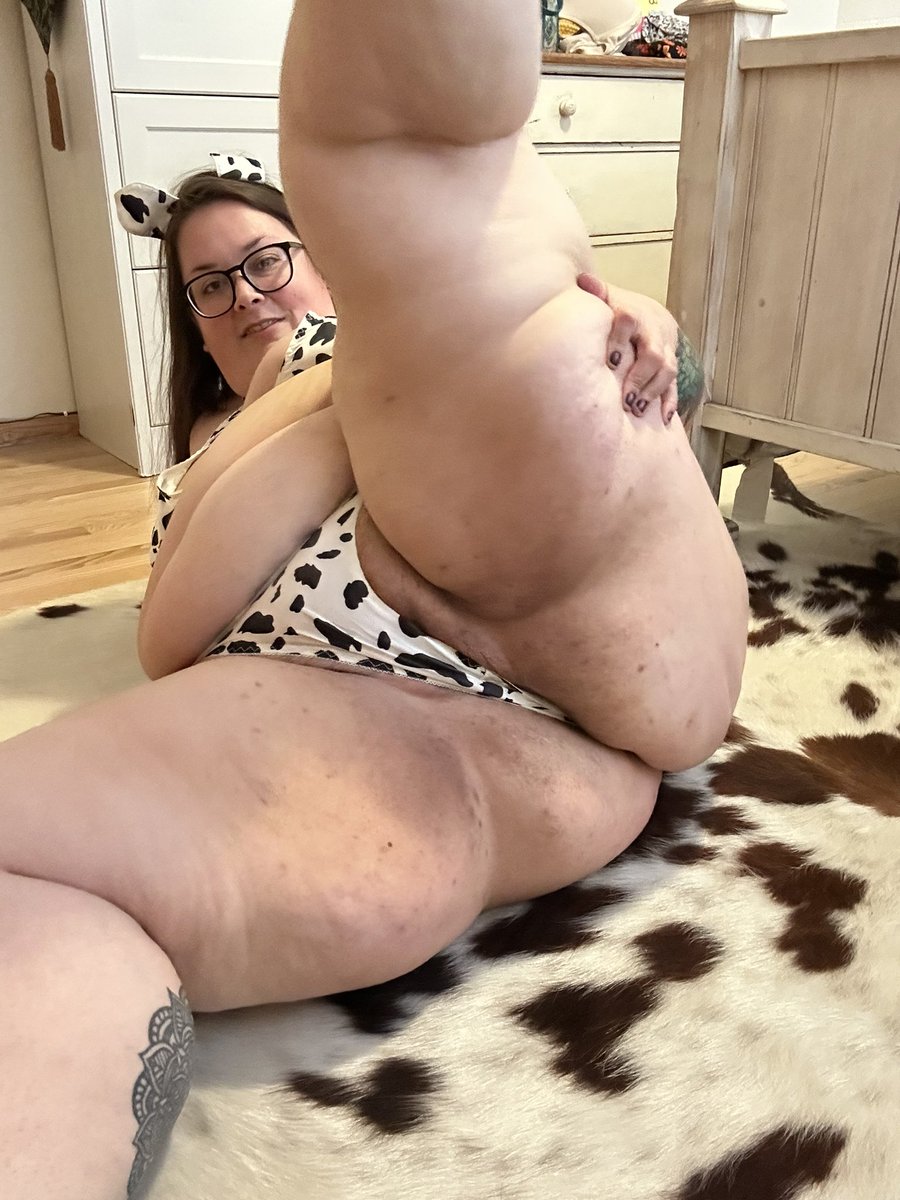 cutefupa's tweet photo. Moo 🐮 😈 https://t.co/nwrWQTS6u2