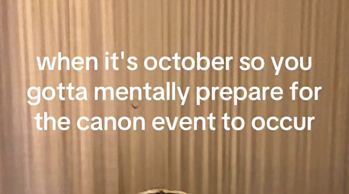 eyesvioletx's tweet photo. il canon event del 2025 è stato girare da sola dentro trieste quando mi sarei dovuta vedere con lui che mi ha dato buca lasciandomi completamente sola piangendo spezzandomi il cuore frantumandomelo in 73839393 pezzi in una città che appunto non conosco/conoscevo https://t.co/G4SAXwGz9K