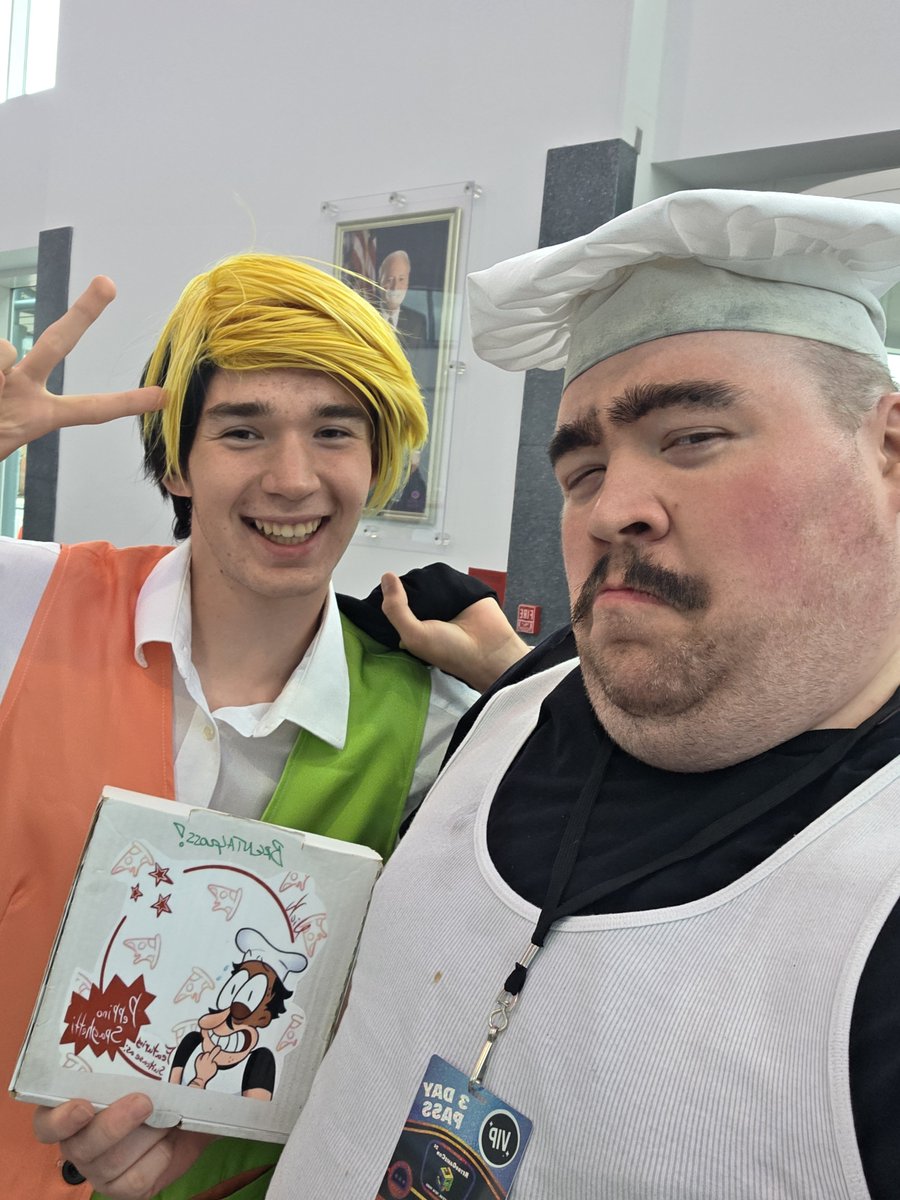 LordSuitcase's tweet photo. Some cosplays I saw today! Hoping for more tomorrow! https://t.co/oYpG5nJbZ0