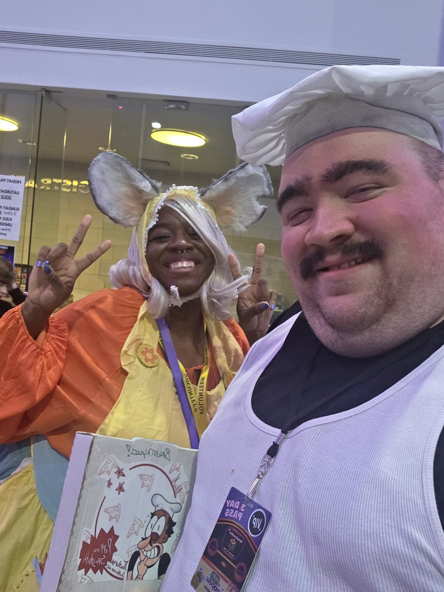 LordSuitcase's tweet photo. Some cosplays I saw today! Hoping for more tomorrow! https://t.co/oYpG5nJbZ0