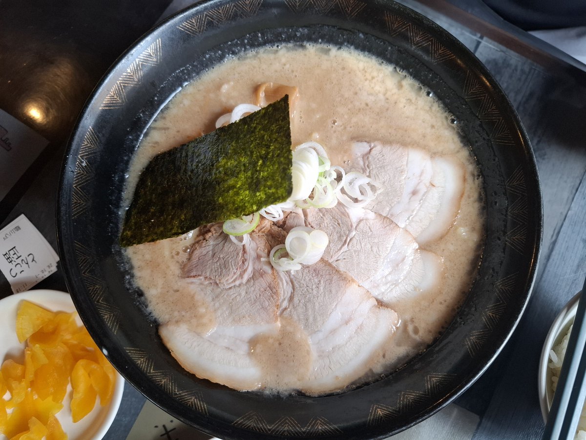 mayu_1110790's tweet photo. 麺山
とんこつ醤油
みそ https://t.co/cvhTF6tugS