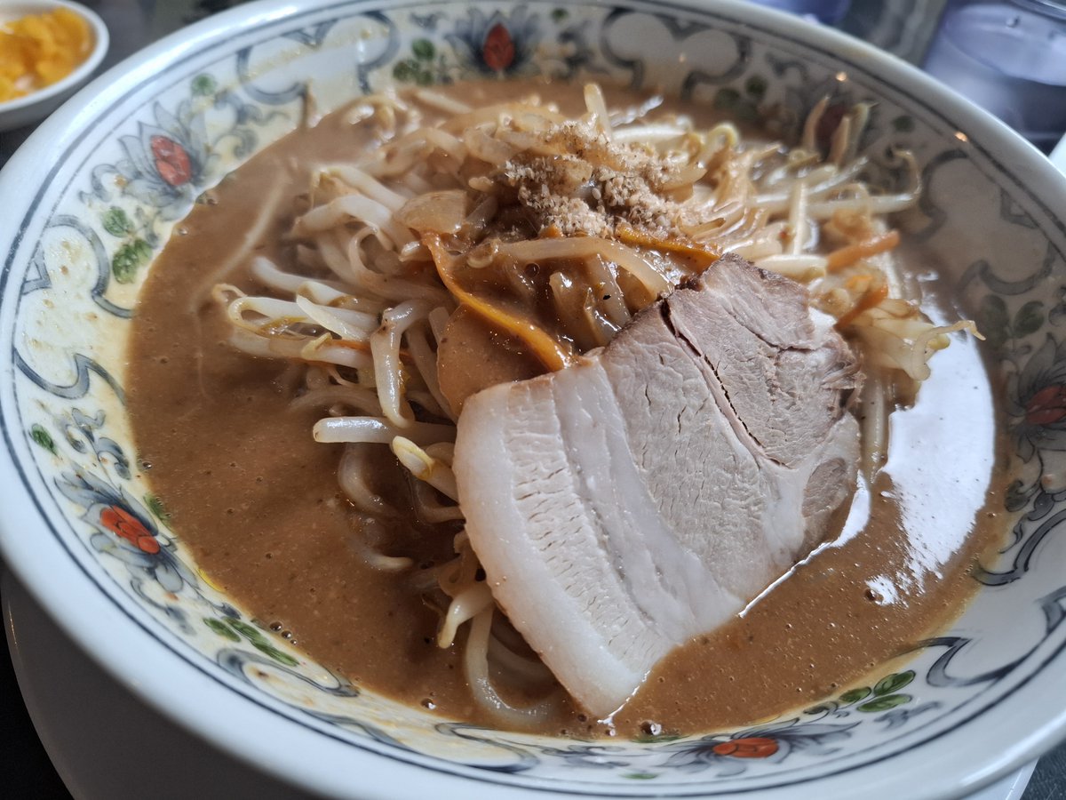 mayu_1110790's tweet photo. 麺山
とんこつ醤油
みそ https://t.co/cvhTF6tugS