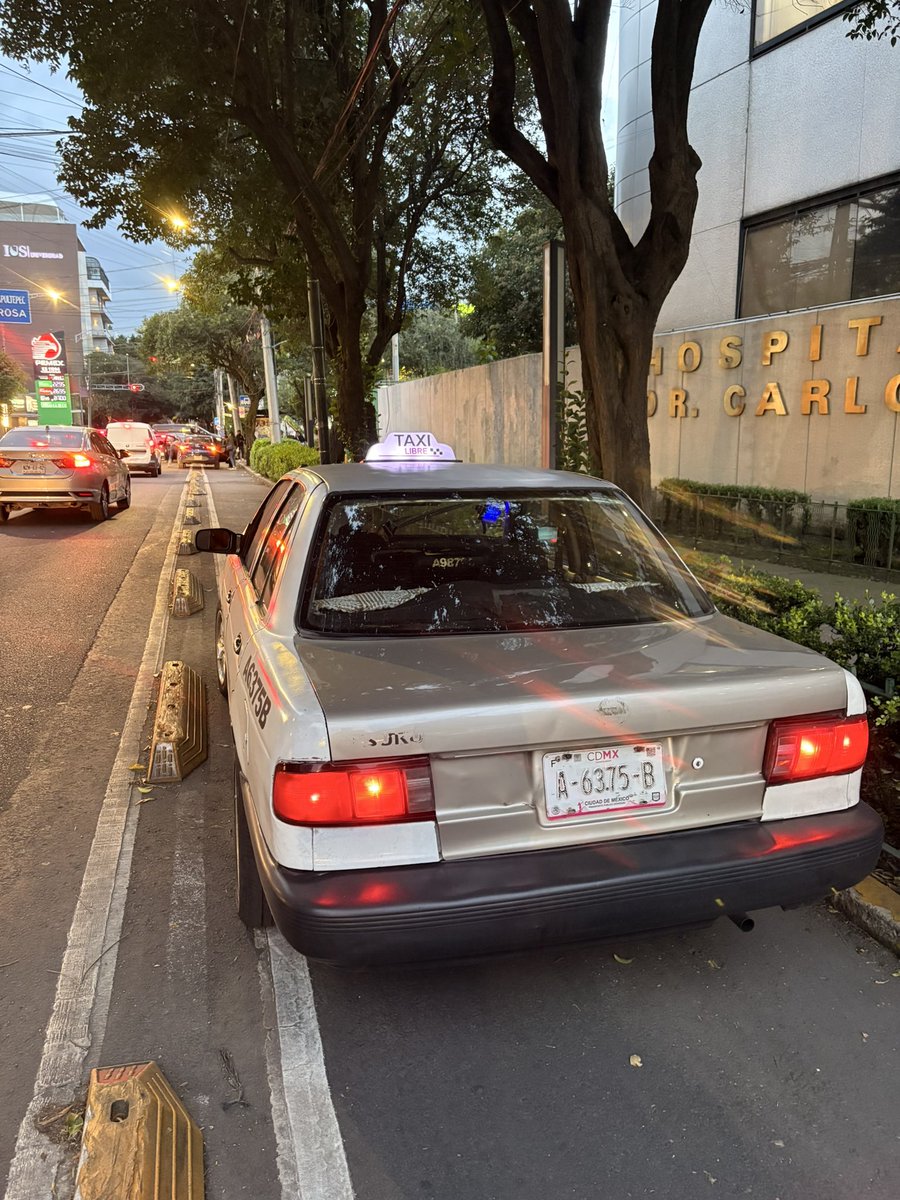 sobrelago's tweet photo. Hola! Favor de apoyar en infraccionar a este taxista que está en #Ciclovia de Av. Gabriel Mancera casi esquina Xola en la colonia Del Valle Norte. @UCS_GCDMX @SSC_CDMX @OVIALCDMX https://t.co/43PVMSfCRB