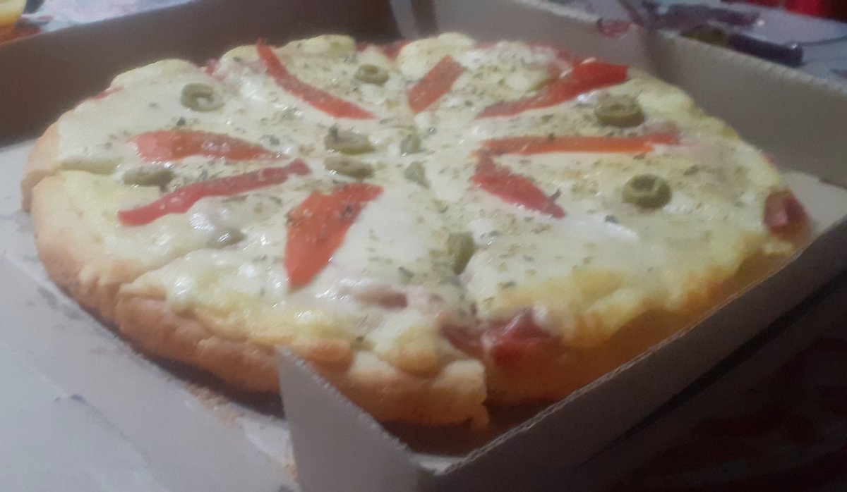 TottiTripero's tweet photo. Hoy presentamos pizza y empanadas. https://t.co/q7UHFpgORt