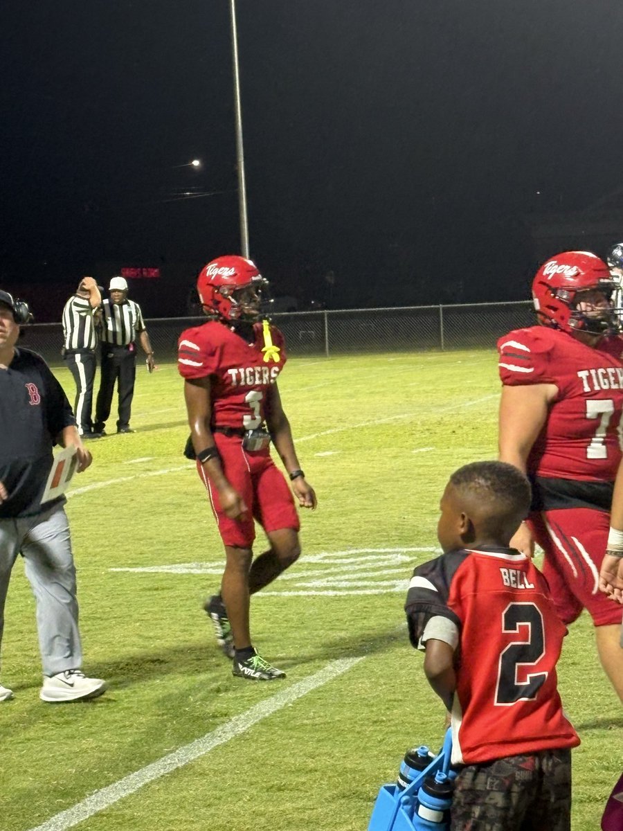 CadenAlvis05's tweet photo. Curt Ellis takes it in for the two point conversion. Blountstown leads 8-0 in the first. https://t.co/XEQT23QiED