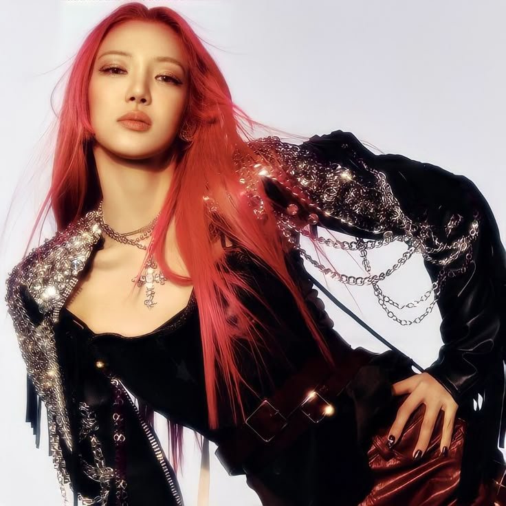 invhyo's tweet photo. 🚨 VOCÊ SABIA? A Hyoyeon existe oficialmente no universo da Marvel! 🕷

Na HQ da Silk (Teia de Seda), vemos o irmão da heroína, Albert, cozinhando e cantando "Dessert"! A dançarina é hit até no universo dos super-heróis. 🙂‍↕️

#Hyoyeon #소녀시대 @GirlsGeneration https://t.co/kQTQmWkvCU