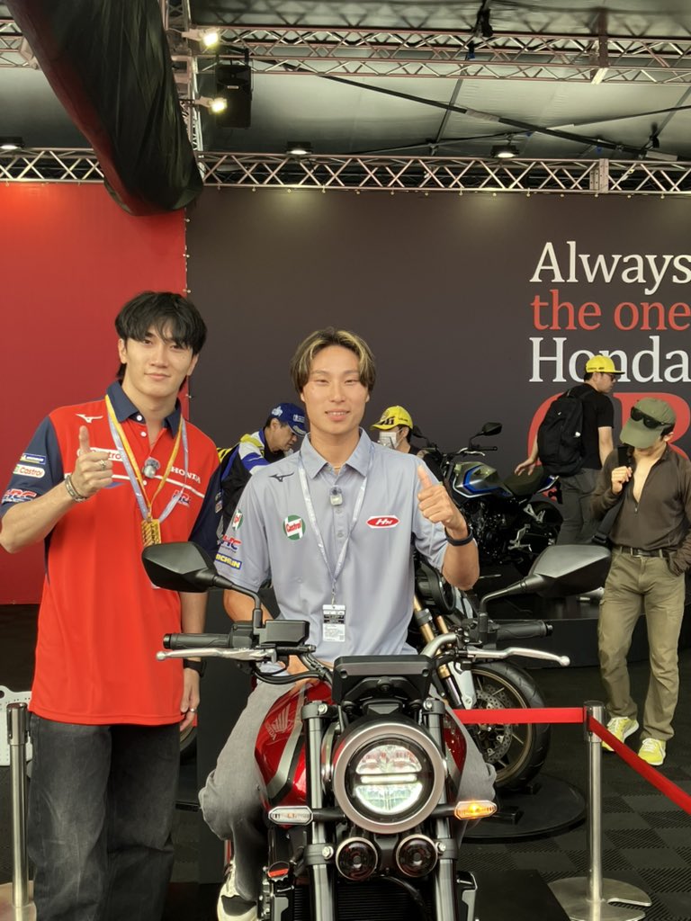 HondaBike_hmj's tweet photo. Hondaブースに全日本ロードレース選手権に参戦している #國井勇輝 選手とスーパーGTに参戦している #牧野任祐 選手にお越しいただきました！

#motogp https://t.co/0H9g3e4AK1